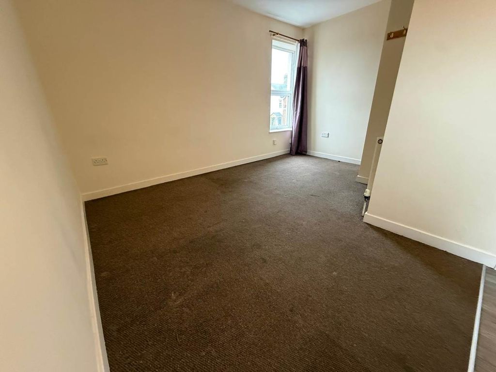 Property photo 3 of 5 Studio Flat