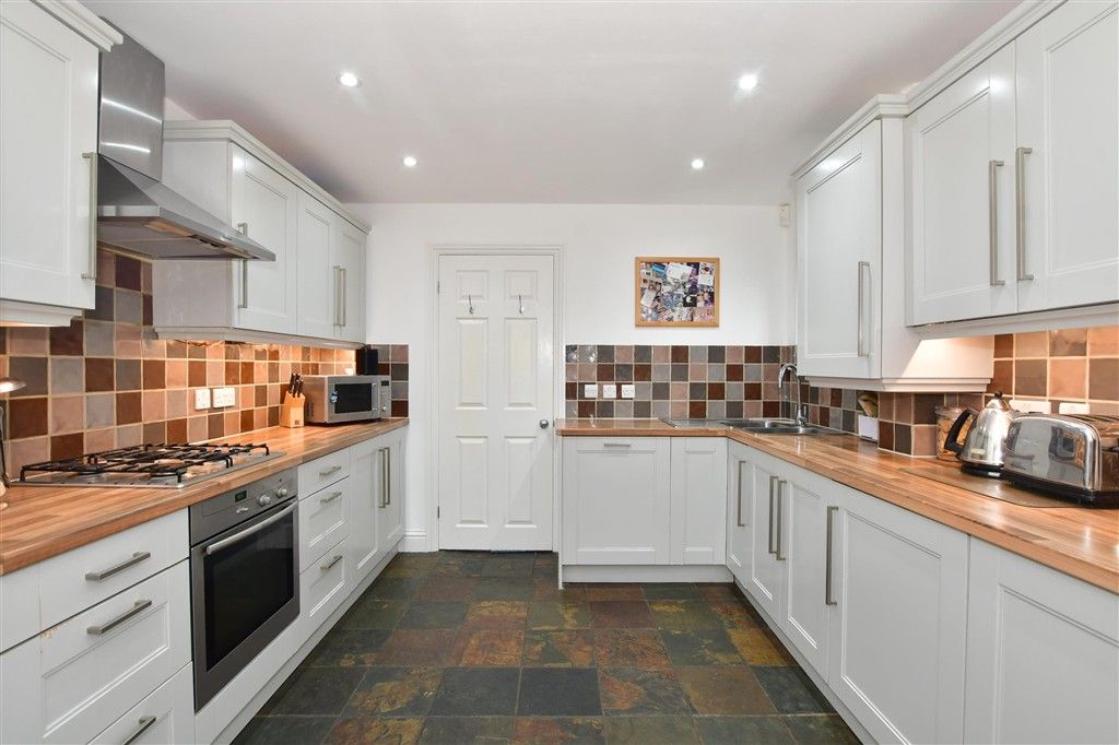 Property photo 3 of 17 Kitchen