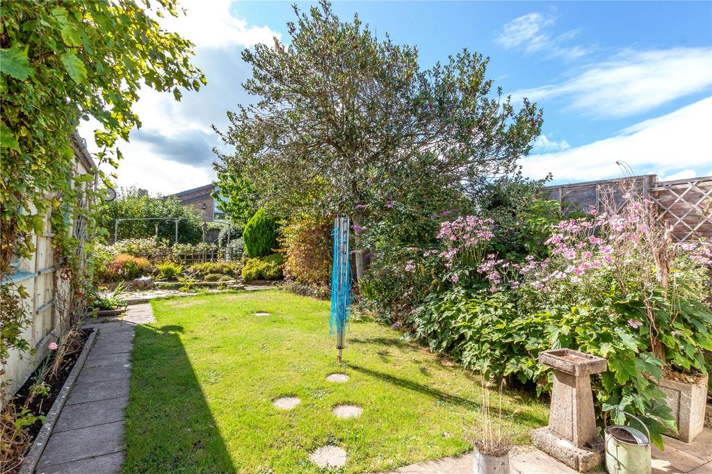 Property photo 1 of 31 Picture No. 11