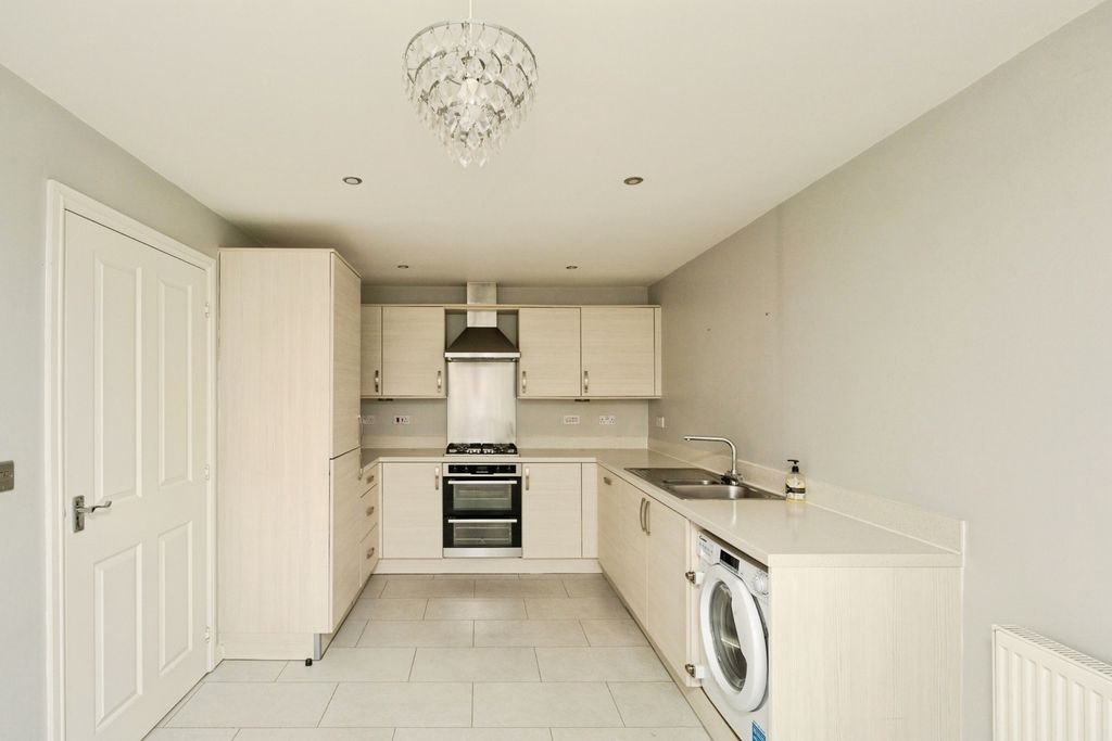 Property photo 2 of 17 Photo