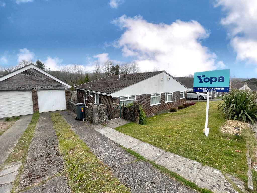 Property photo 1 of 11 Front