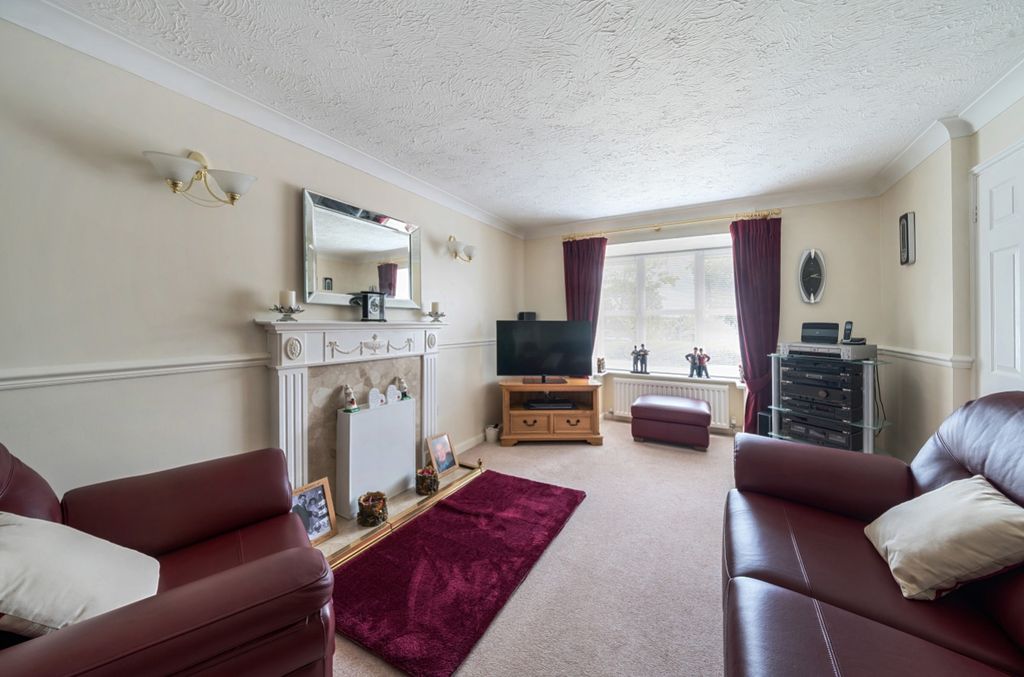 Property photo 3 of 19 Living Room