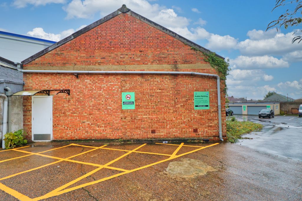 Property photo 2 of 14