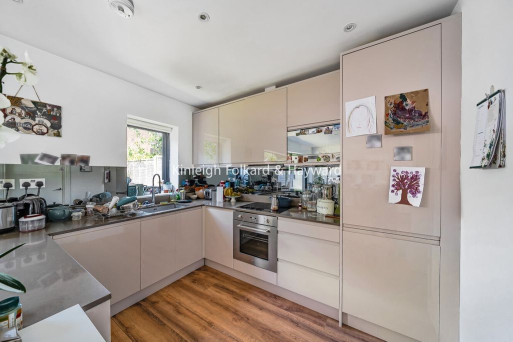 Property photo 2 of 8 0E2A00Fb-E1F5-4A60-B