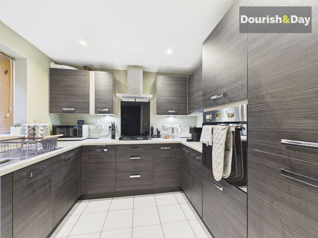 Property photo 3 of 17 Kitchen