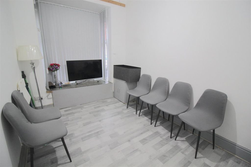 Property photo 3 of 7 Reception