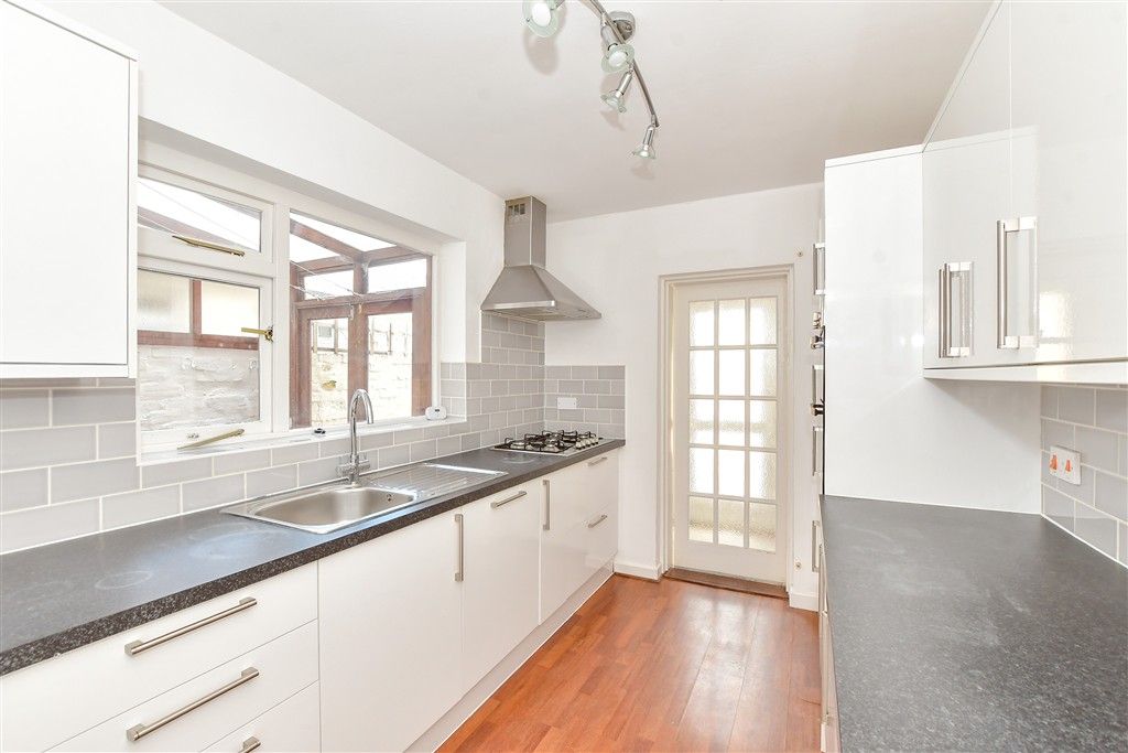 Property photo 2 of 9 Kitchen