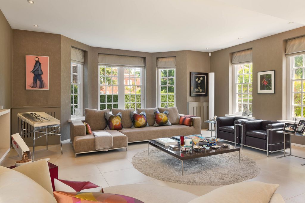 Property photo 2 of 9