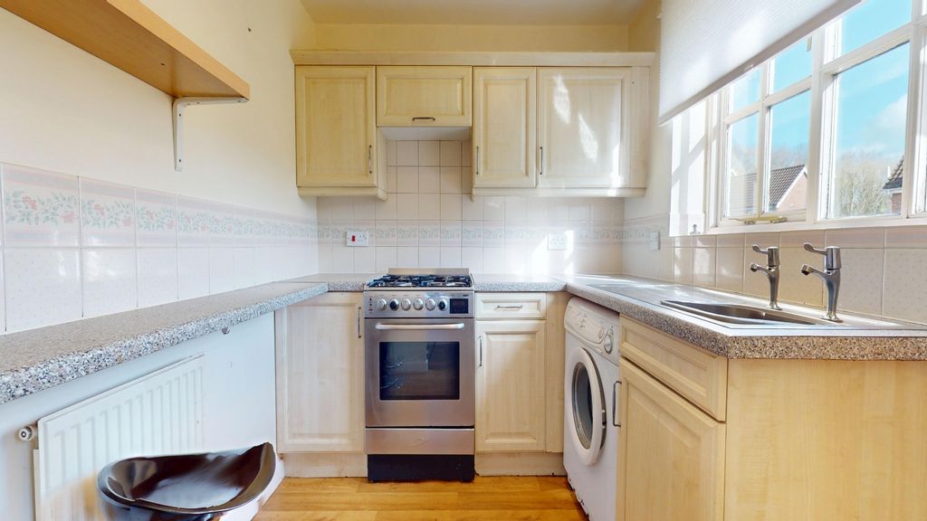 Property photo 2 of 10 4898603