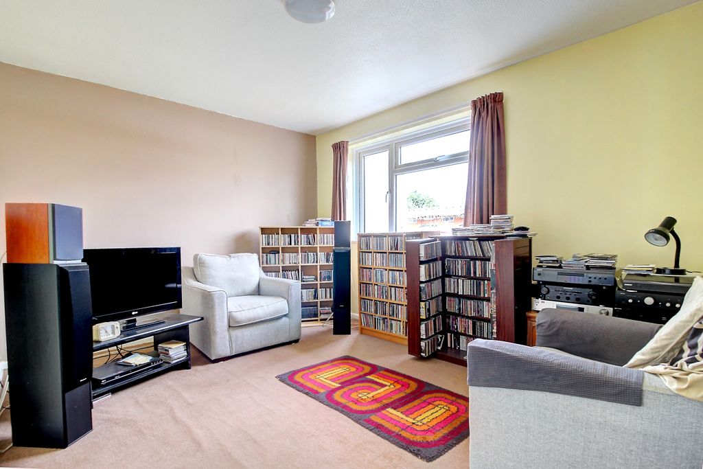Property photo 2 of 11 Lounge