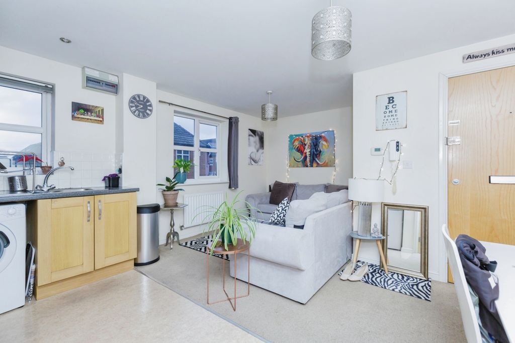 Property photo 2 of 9