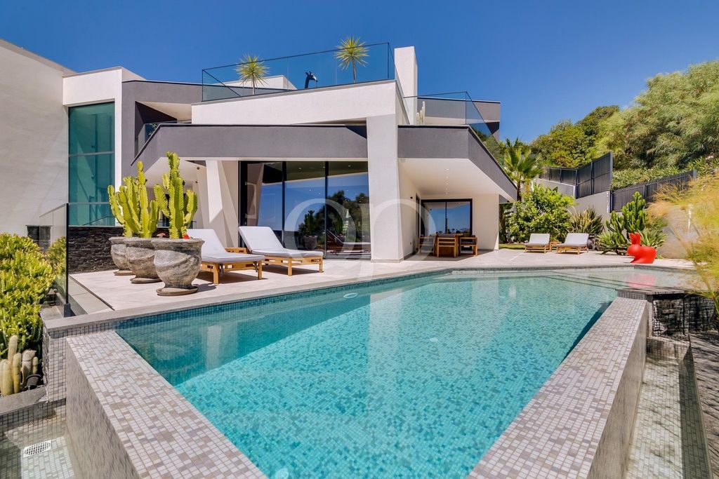 Property photo 1 of 60 Contemporary Luxury Villa In Albufeira, Algarve