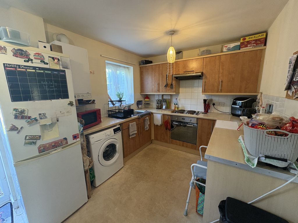 Property photo 2 of 9 Kitchen
