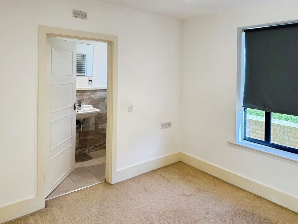 Property photo 3 of 8 Pbox-Img.Jpg