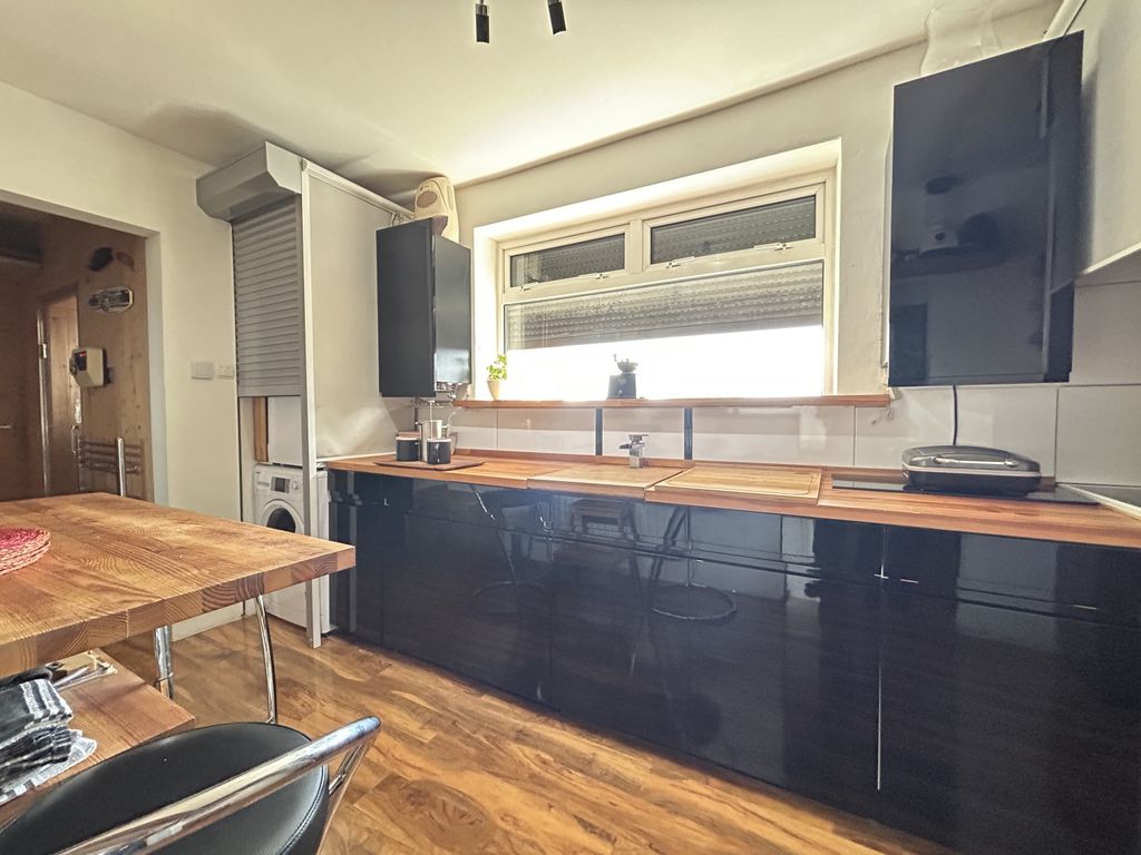 Property photo 3 of 23 Img_2285