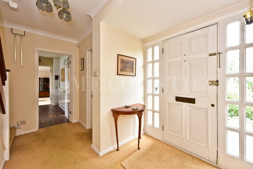Property photo 2 of 34