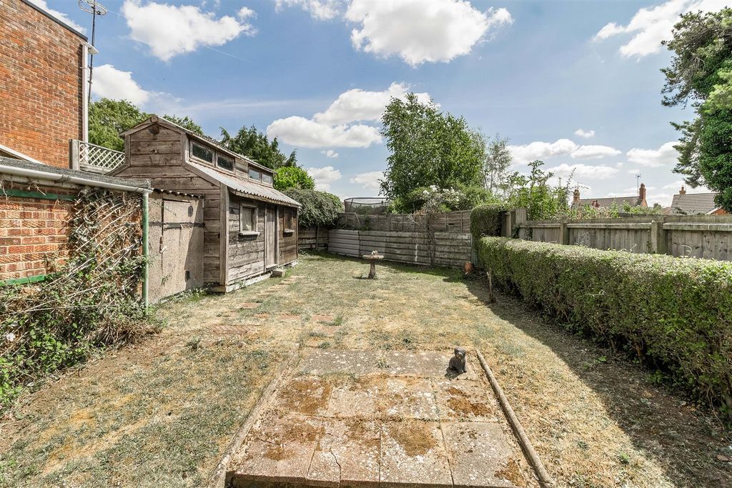 Property photo 3 of 13 Garden (Workshop On Left)