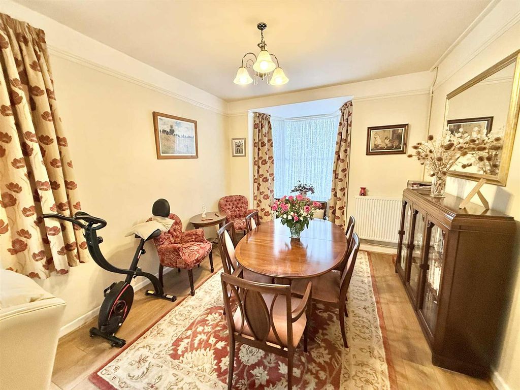 Property photo 3 of 17 ce206d00-c4B4-479A-A5ce-E29068Ea2893.Jpg