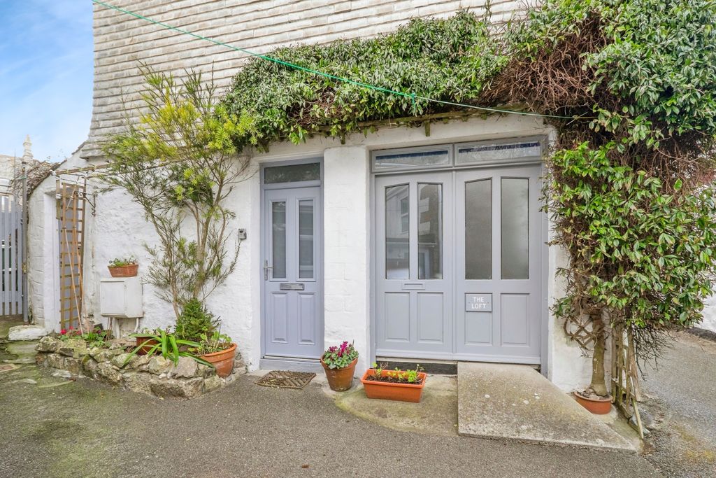 Property photo 1 of 17 Photography