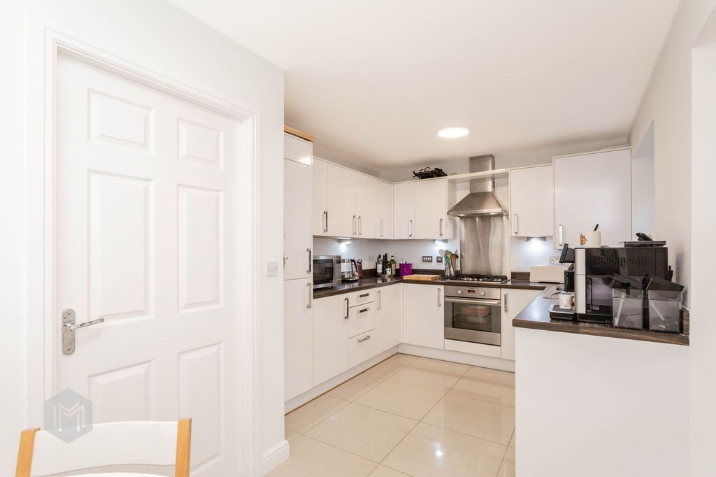Property photo 2 of 37