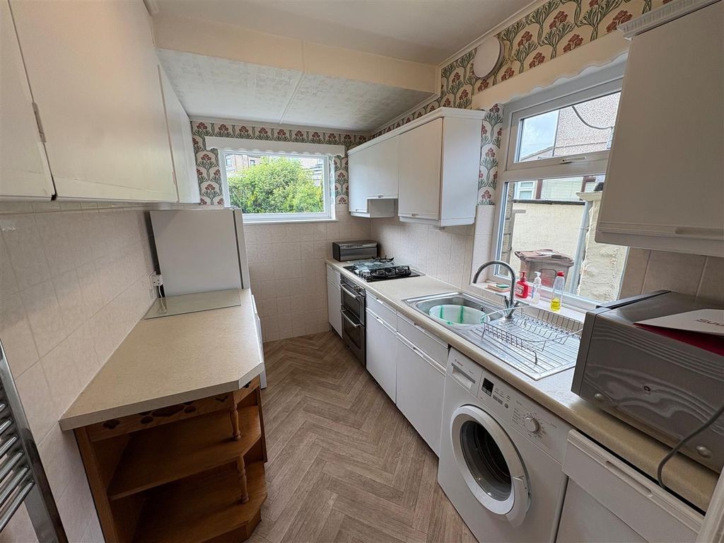 Property photo 3 of 16