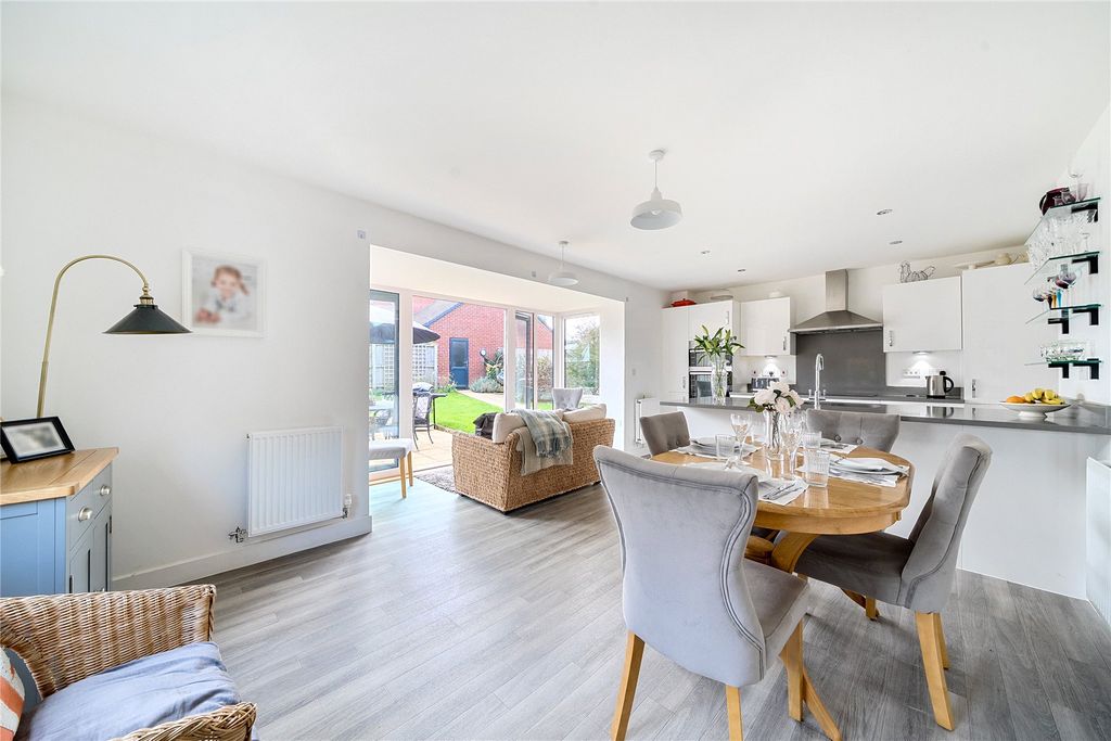 Property photo 3 of 14 Kitchen/Dining Room