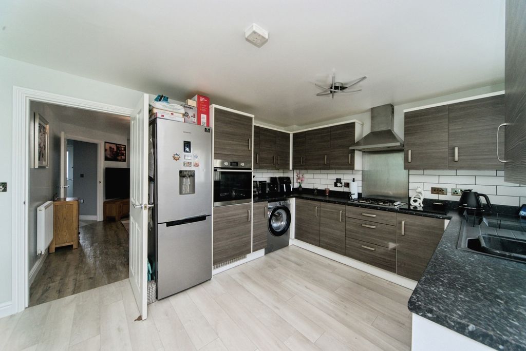 Property photo 3 of 20 Pbox-Img.Jpg