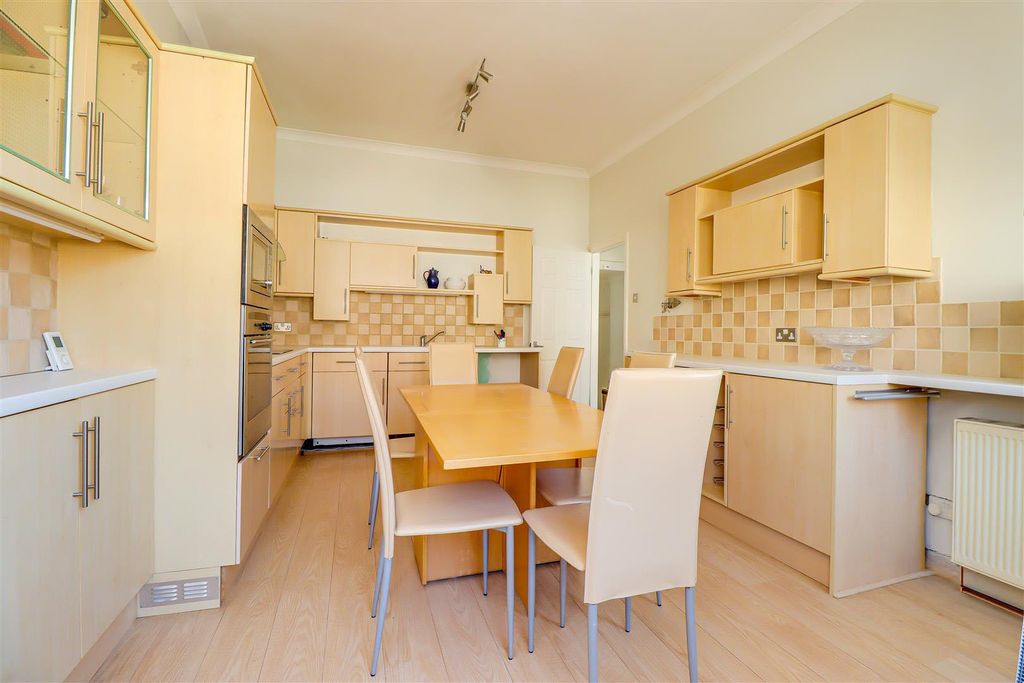 Property photo 3 of 25