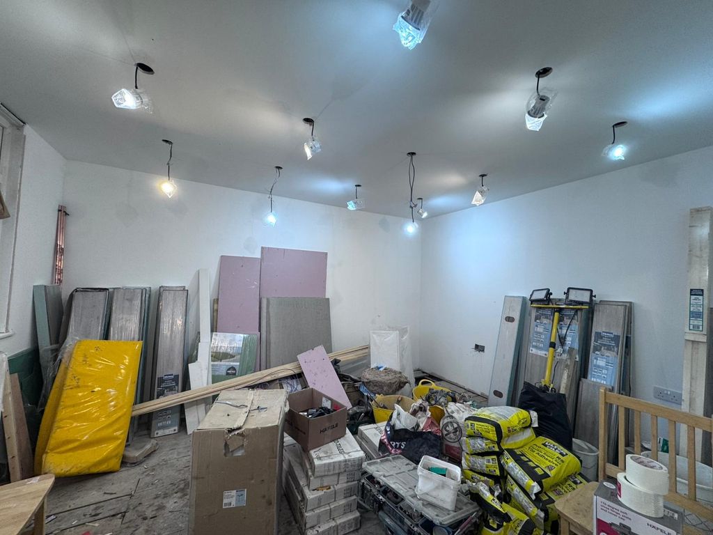 Property photo 3 of 8 Photo 6