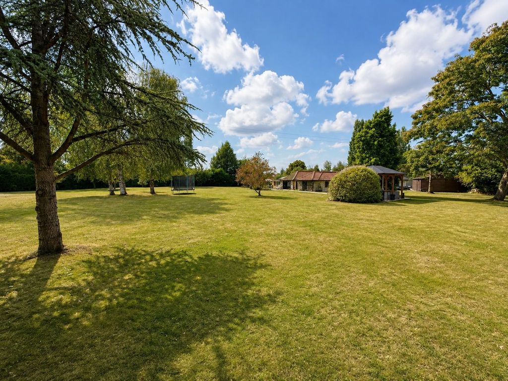 Property photo 3 of 36
