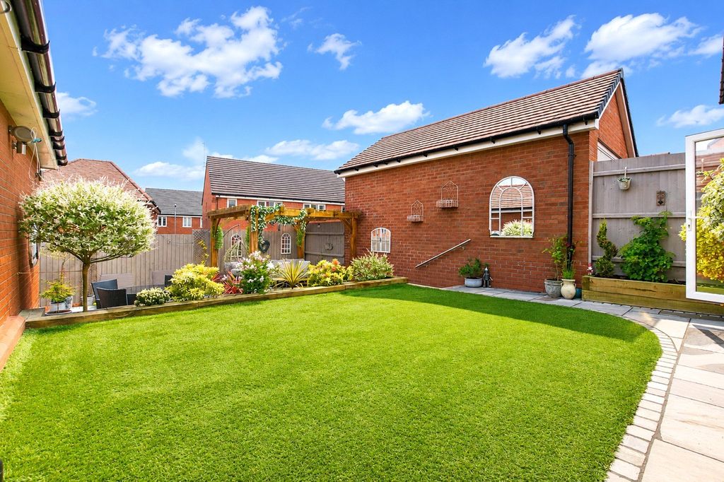 Property photo 2 of 16 Picture No. 10