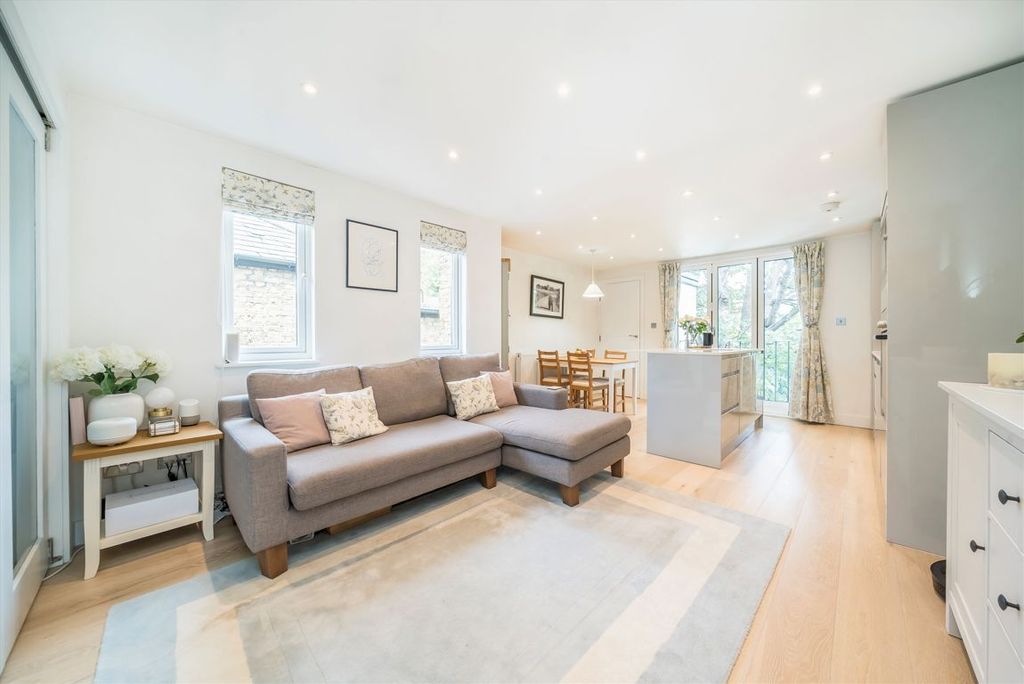 Property photo 2 of 10