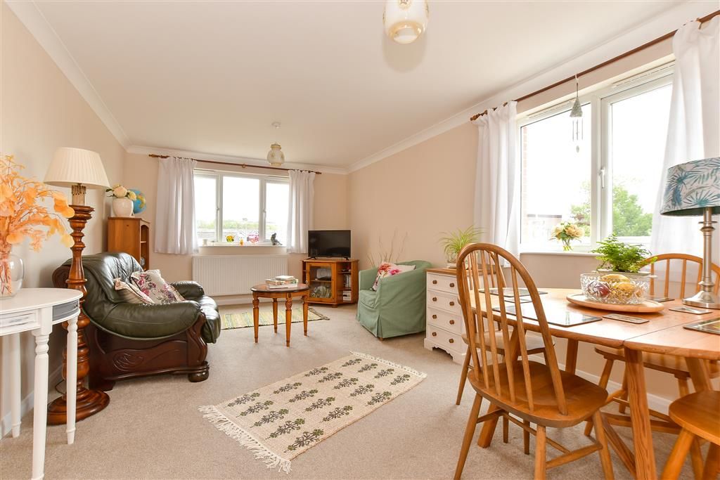 Property photo 3 of 11 Lounge/ Dining Room