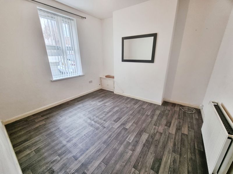 Property photo 3 of 8 Photo 5