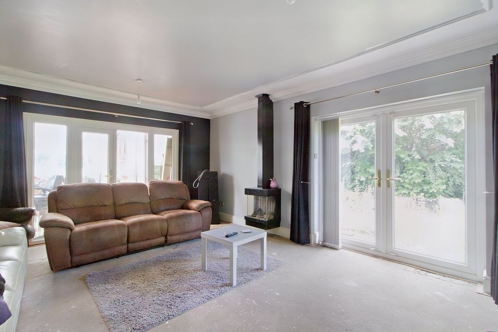 Property photo 2 of 25