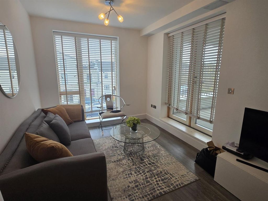 Property photo 1 of 6 Lounge.Jpg