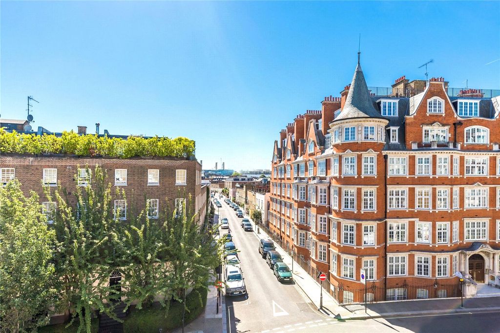 Property photo 2 of 10 View