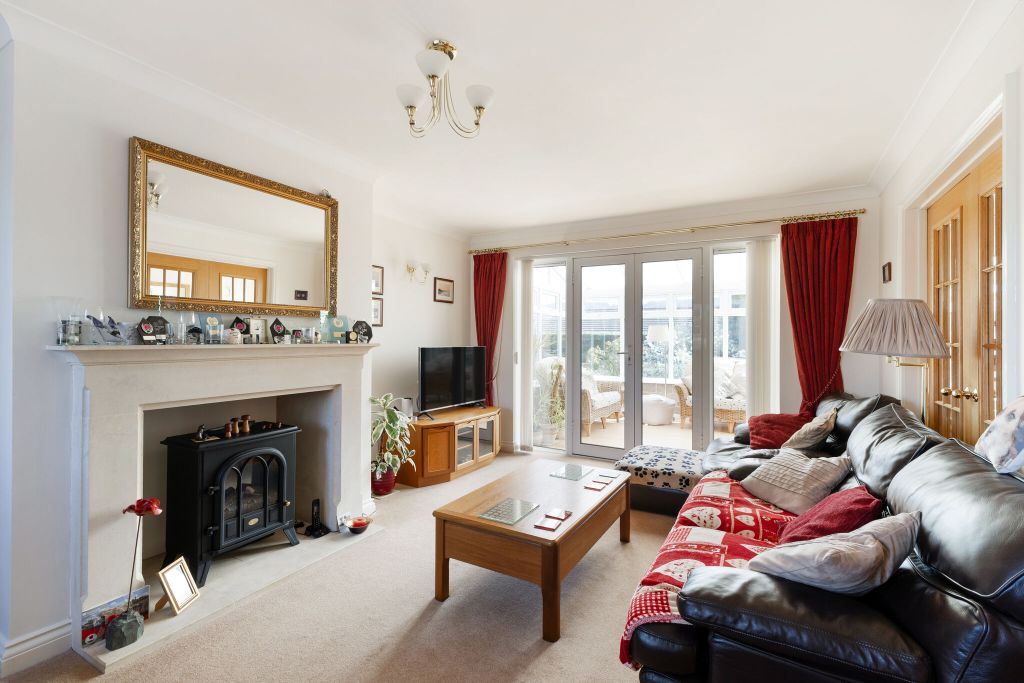 Property photo 3 of 17 Sitting Room