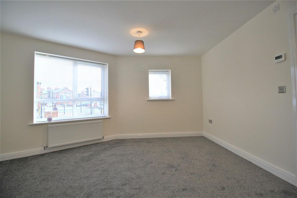 Property photo 2 of 6 Lounge.Jpg