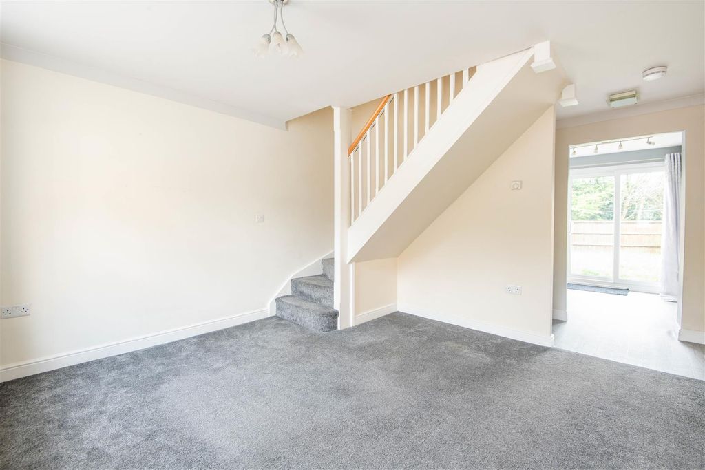 Property photo 2 of 15 Lounge