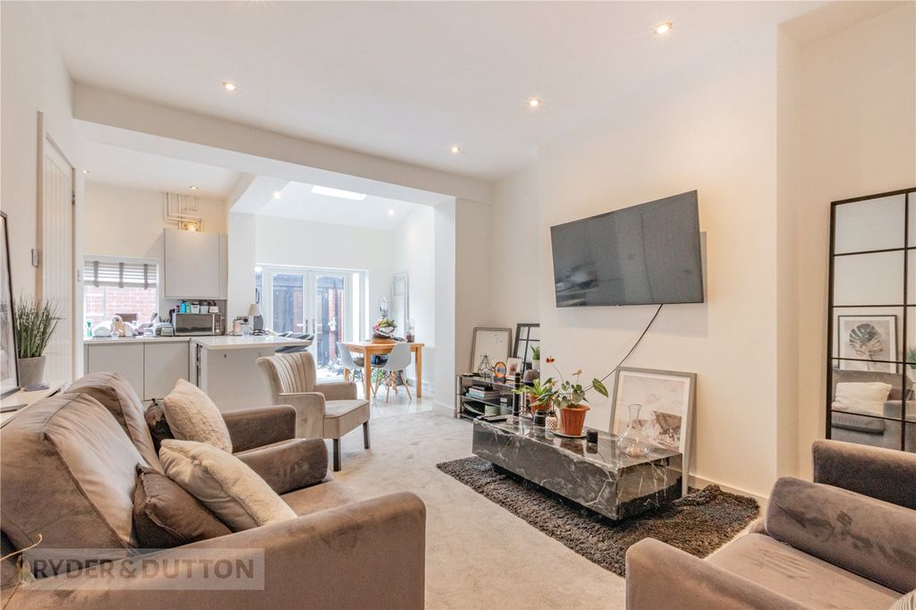 Property photo 2 of 22 Lounge