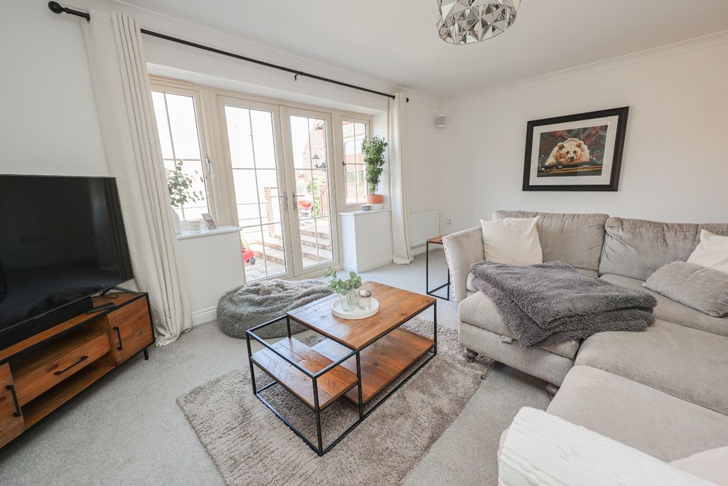 Property photo 3 of 28 4258512