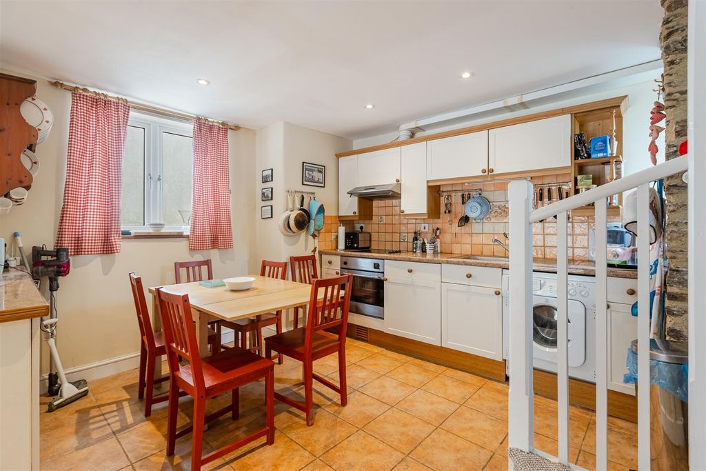 Property photo 2 of 16 A14 - 18 Church Road, Stoke Fleming - 240424.Jpg