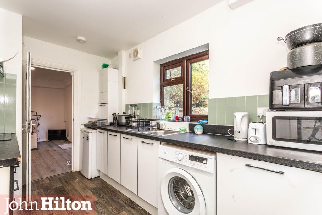 Property photo 2 of 14 The Avenue-14.Jpg