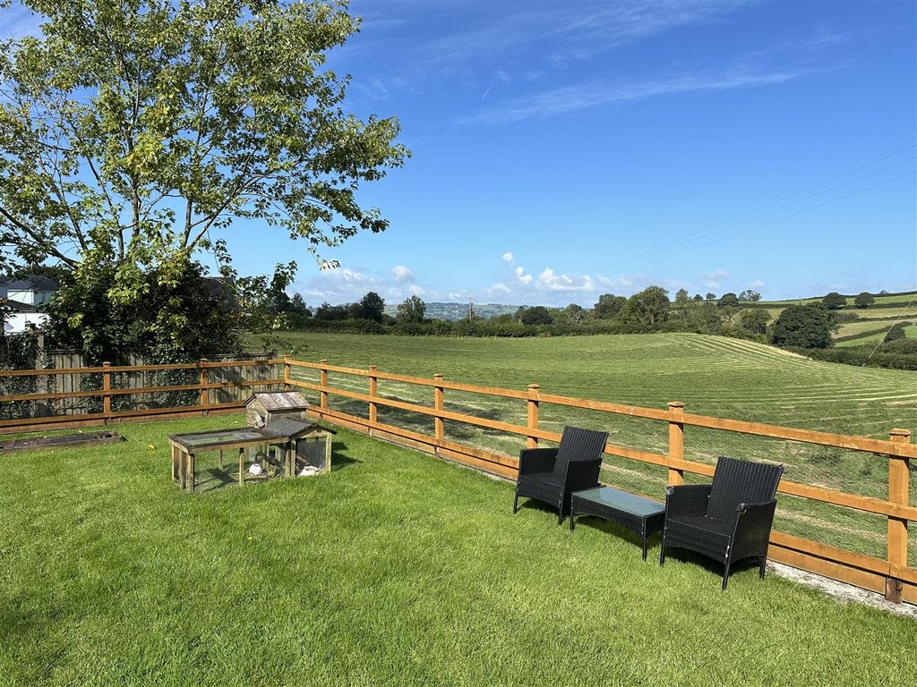 Property photo 2 of 29 Location