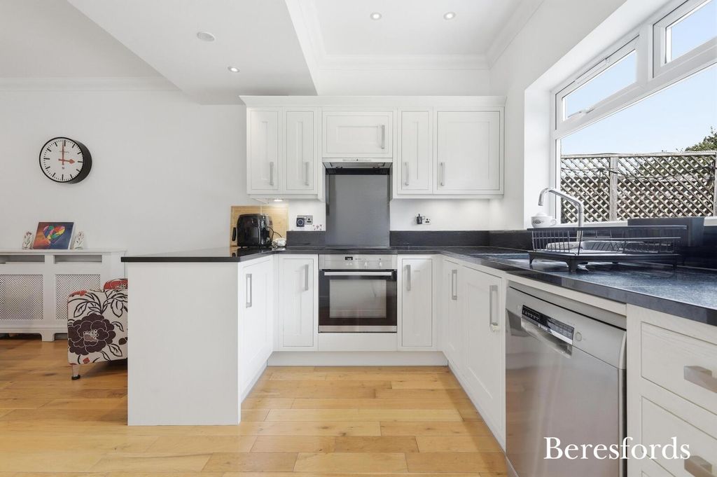 Additional image 11 of 4 bed semi-detached house for saleSeabrook Gardens, Romford RM7