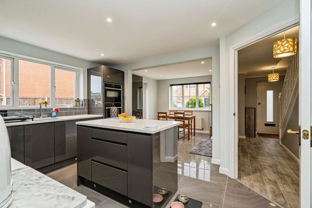 Property photo 3 of 20 Kitchen