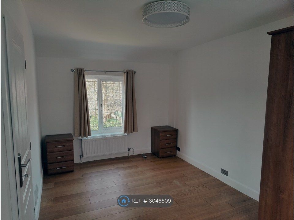 Property photo 3 of 9 Main Bedroom