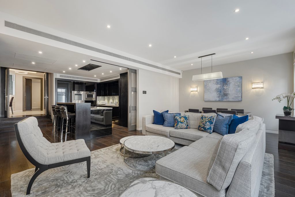 Property photo 2 of 27