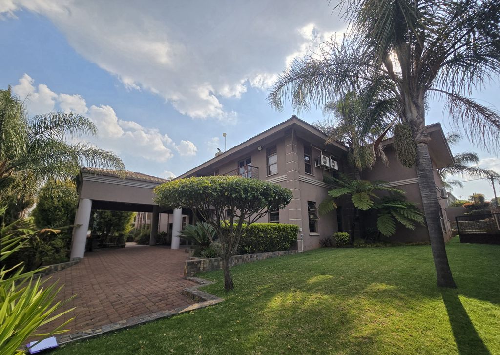 Property photo 1 of 52 Front View